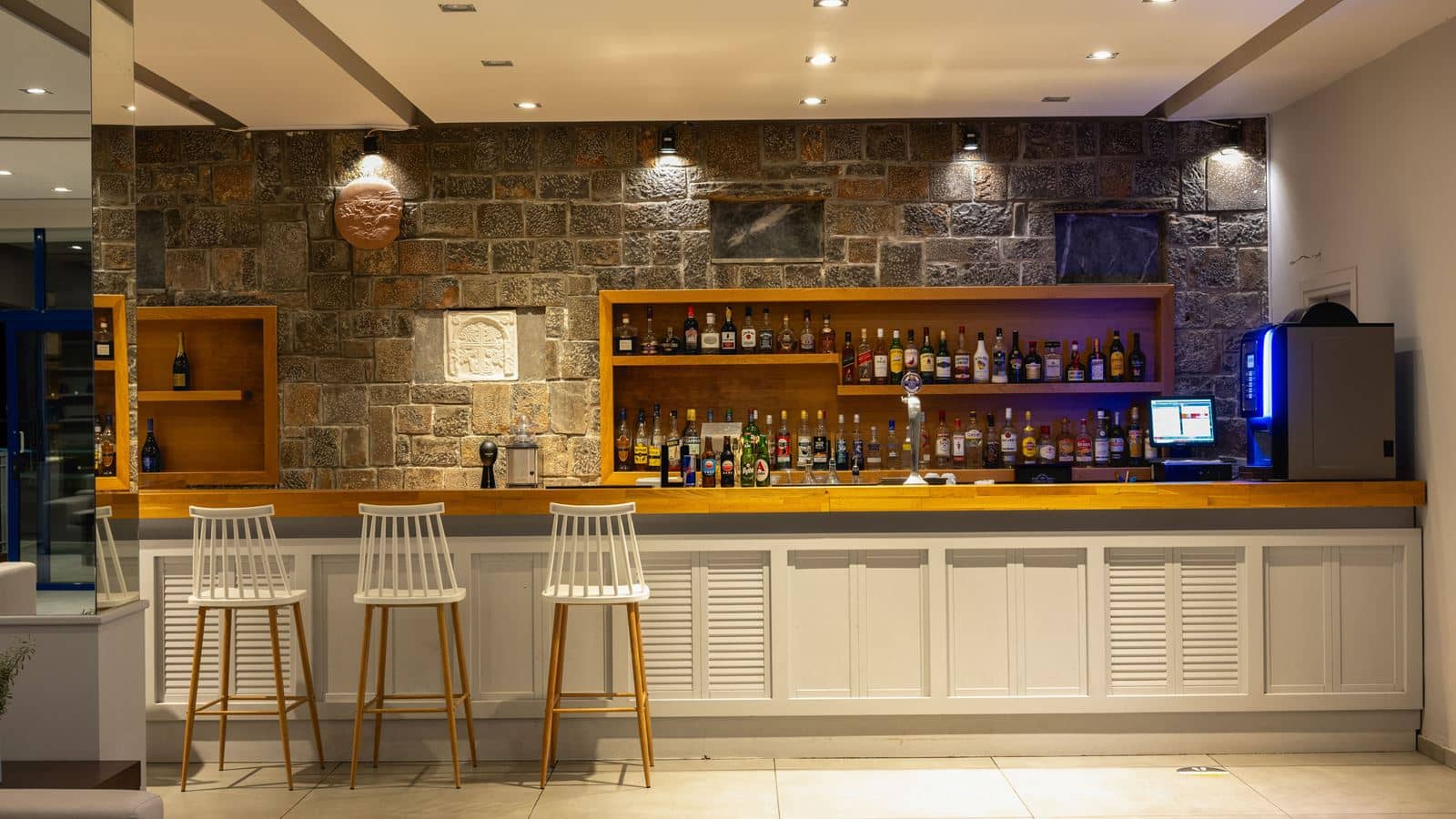 bars-main-bar