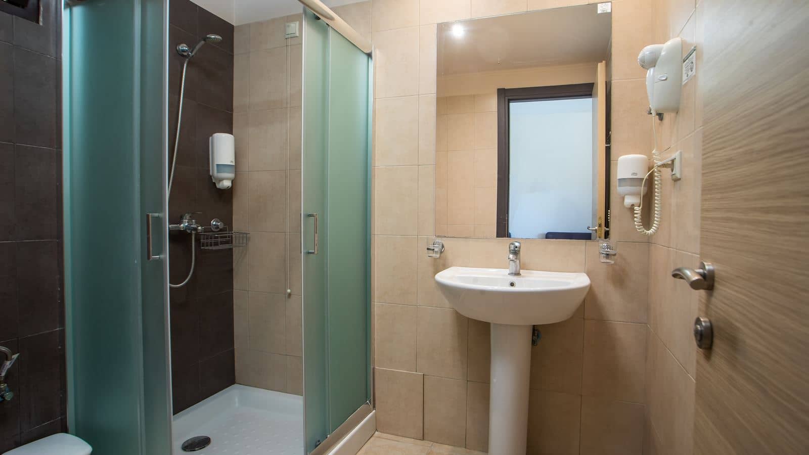rooms-superior-room