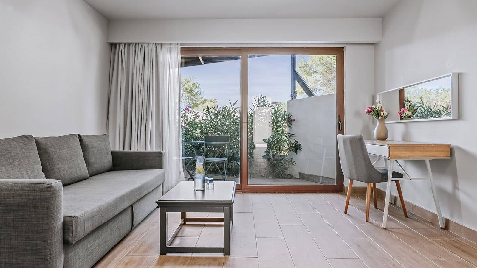 rooms-deluxe-suite-openplan