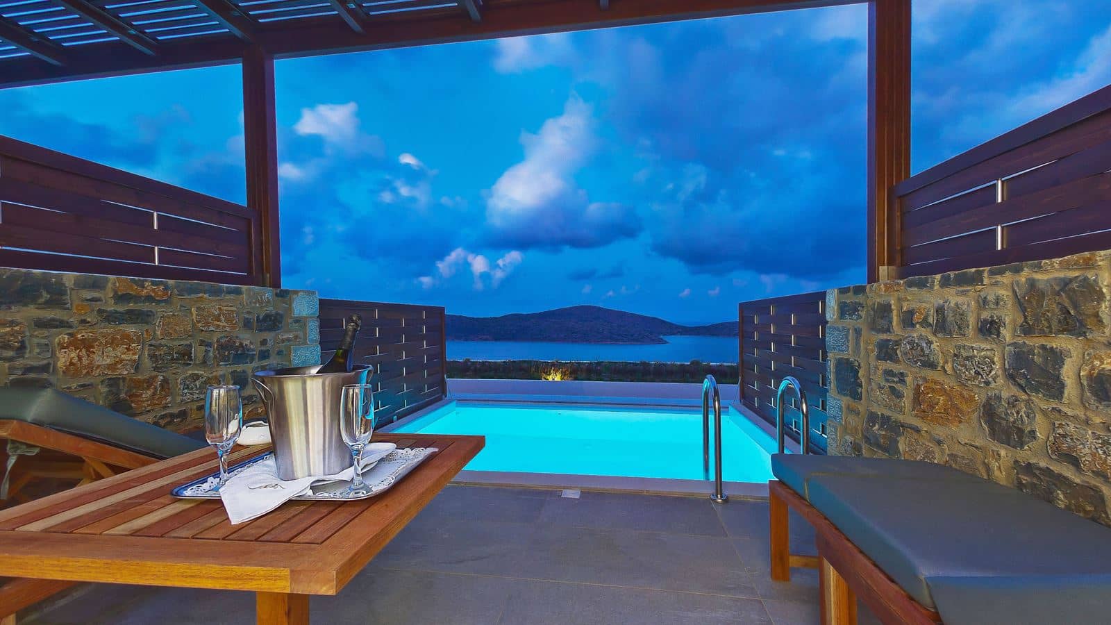 rooms-room-deluxe-seaview-privatepool