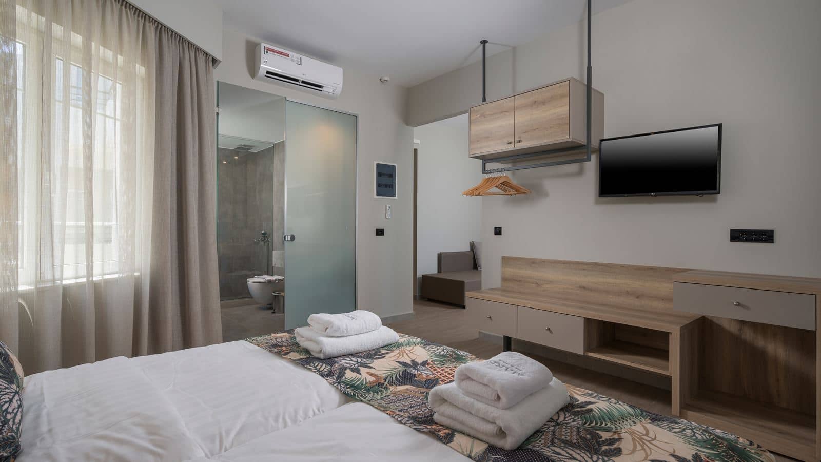 rooms-suite-junior-side-sea-view-balcony-or-terrace