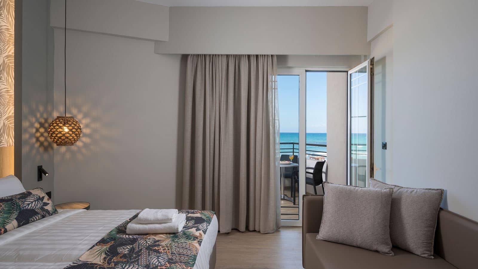 rooms-double--room--sea-view-balcony-or-terrace