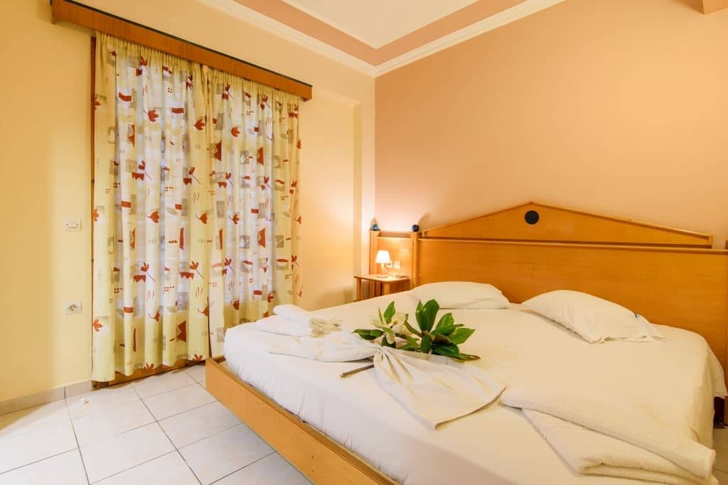 rooms-deluxe-double-twin-room