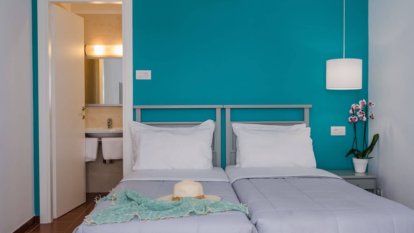 rooms-standard-twindouble-room
