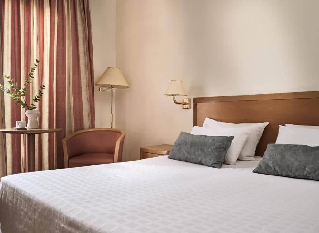 rooms-superior-double-room-city-view-with-balcony