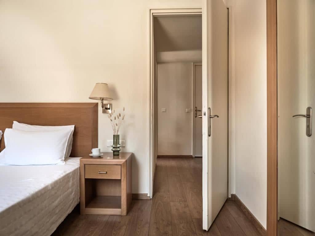rooms-family-2-bedrooms-suite-city-view-balcony-or-terrace