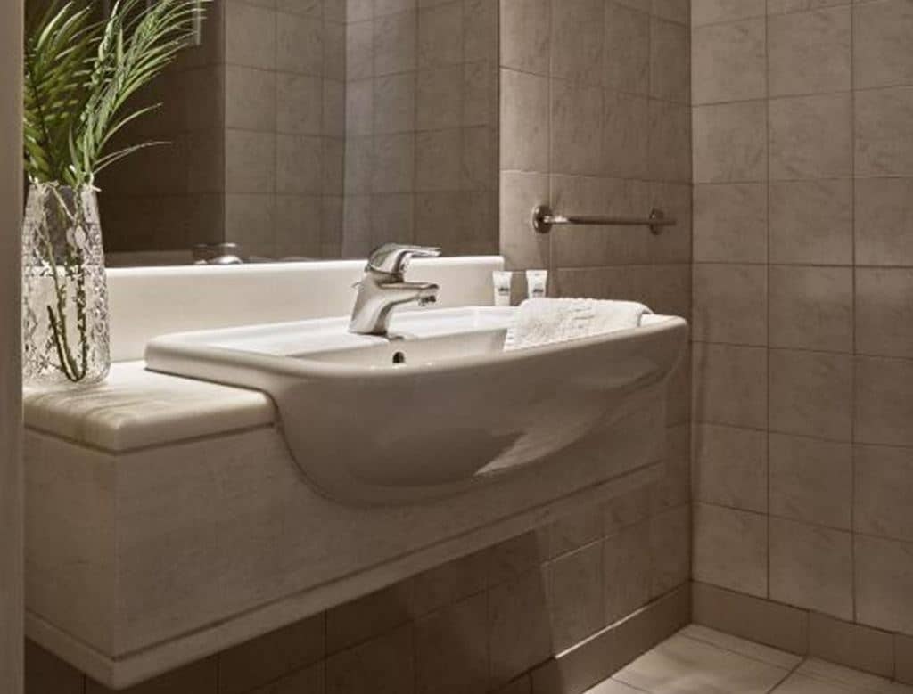 rooms-family-2-bedrooms-suite-city-view-balcony-or-terrace