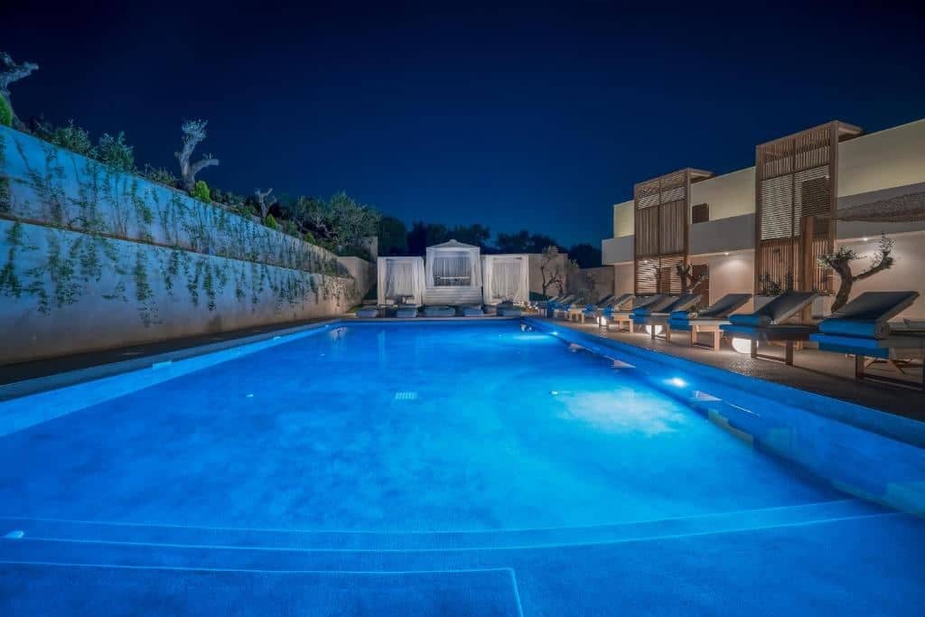 pools-outdoor--indoor-pool
