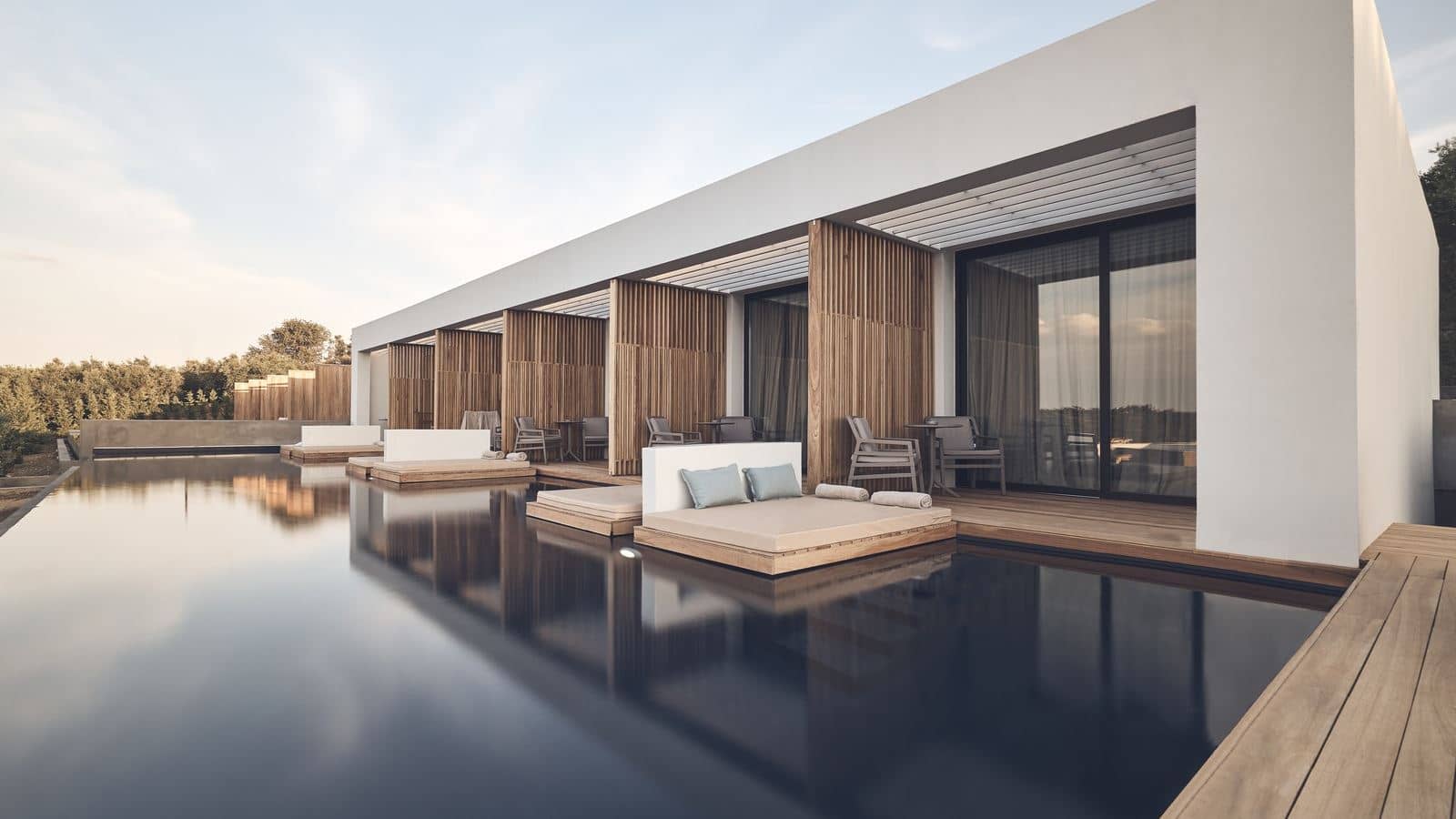 rooms-junior-suite-swim-up-with-sun-deck