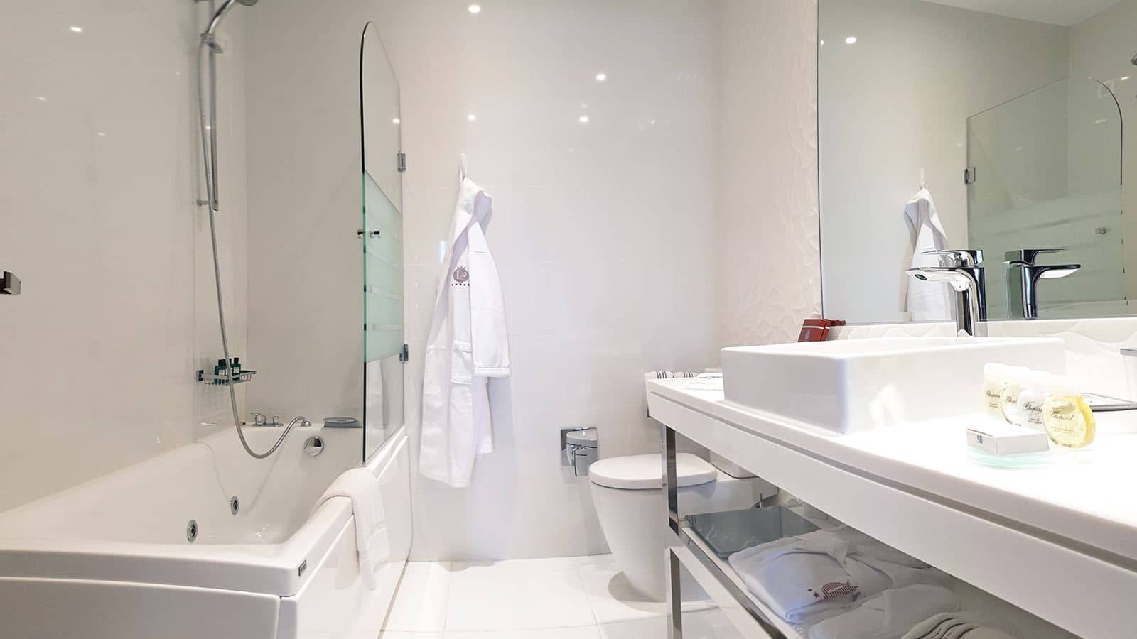rooms-standard-suite