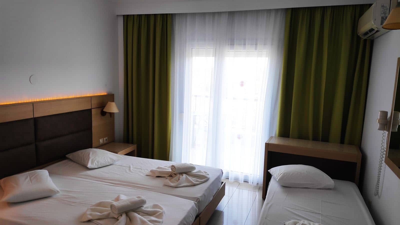 rooms-twindouble-with-extra-bed