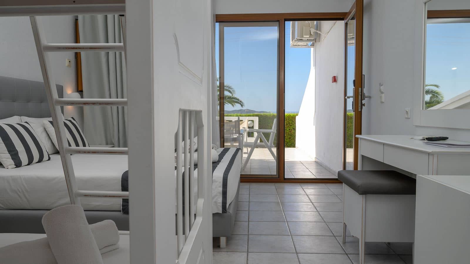 rooms-family-room