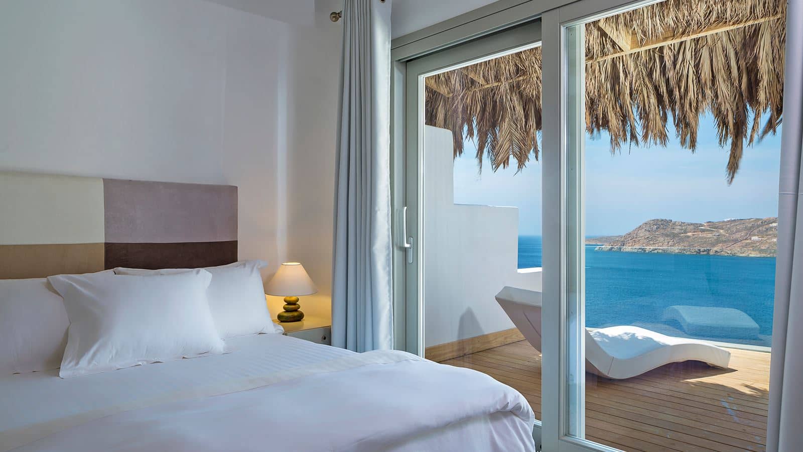 rooms-junior-suite-with-sea-view-and-outdoor-jetted-tub