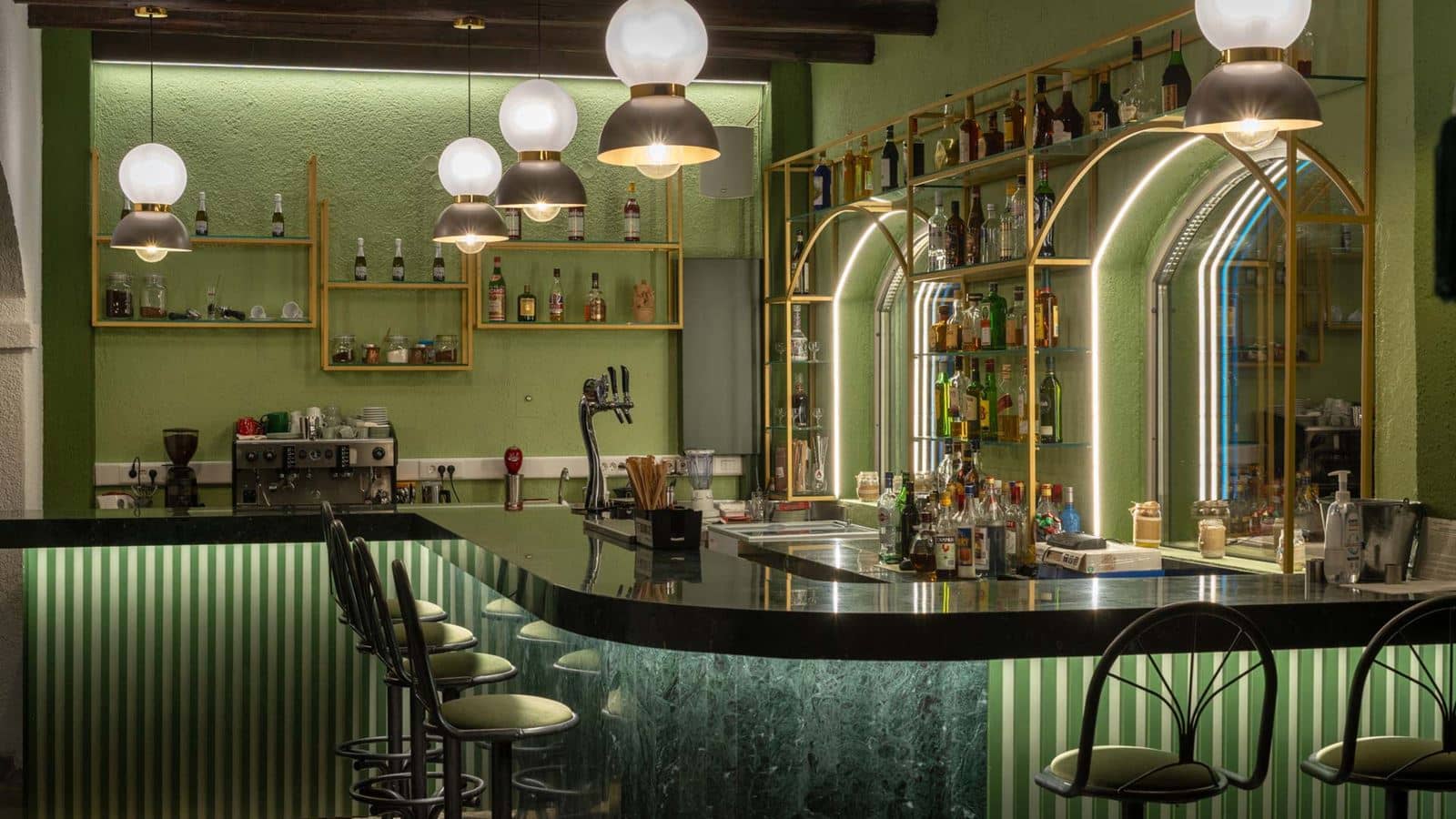 bars-main-bar
