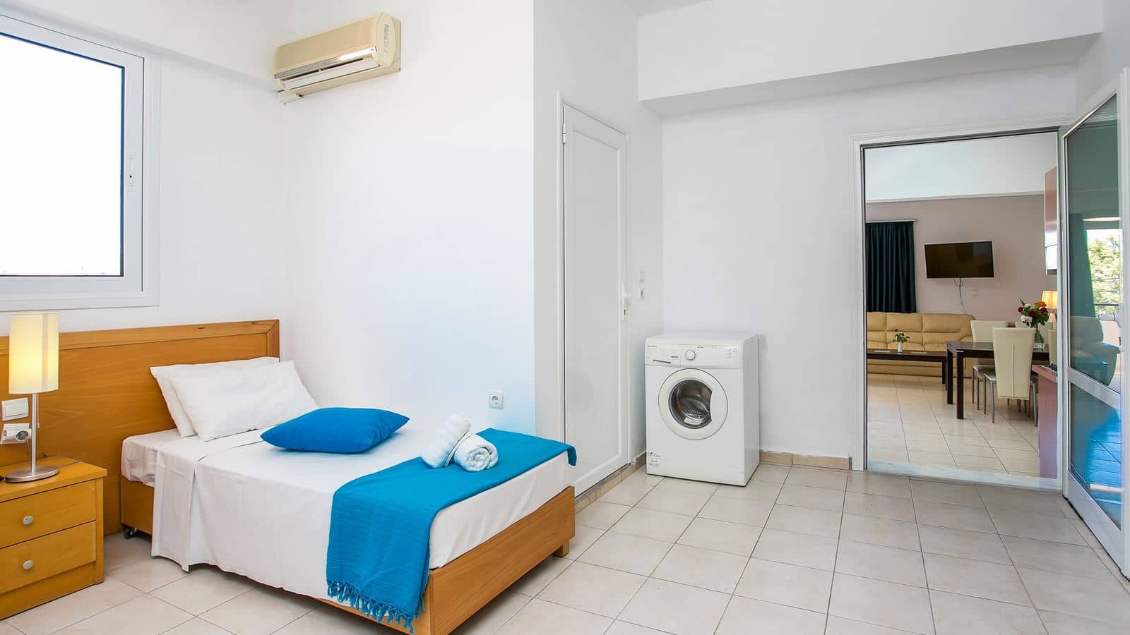 rooms-family-suite-with-balcony