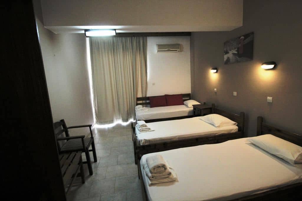 rooms-studio-triple-room