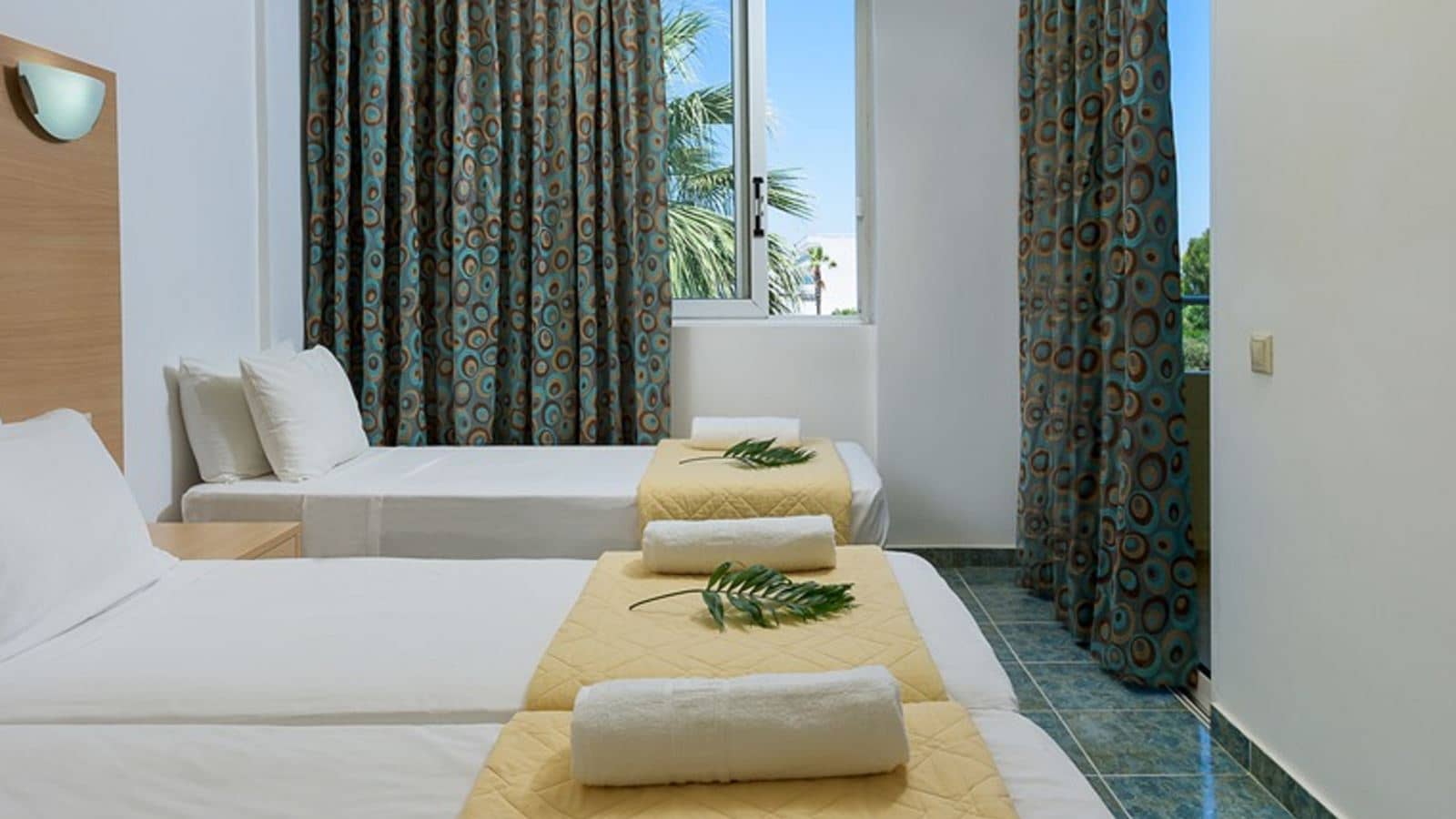 rooms-double-room-balcony