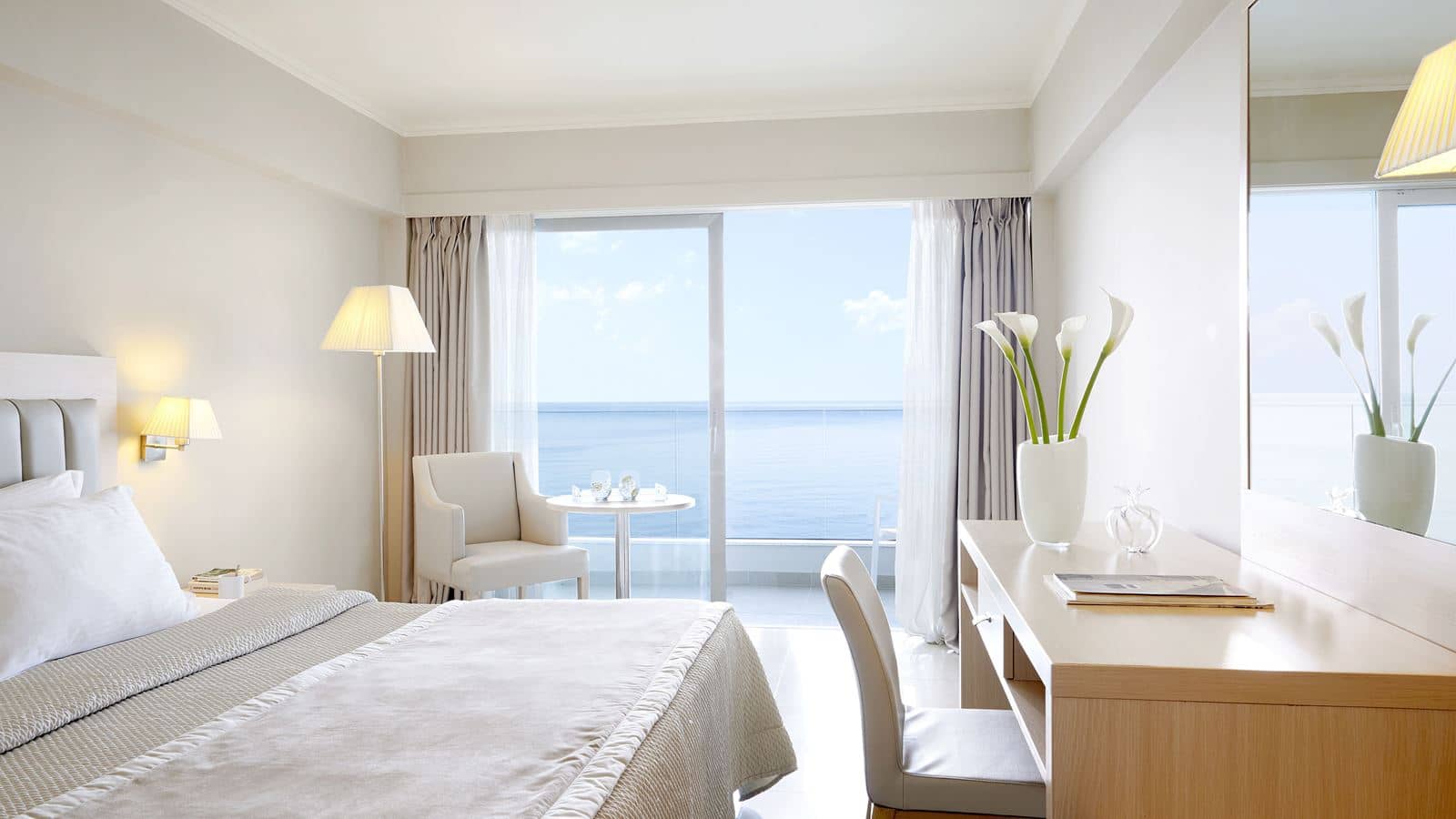 rooms-junior-suite-seaview-private-garden