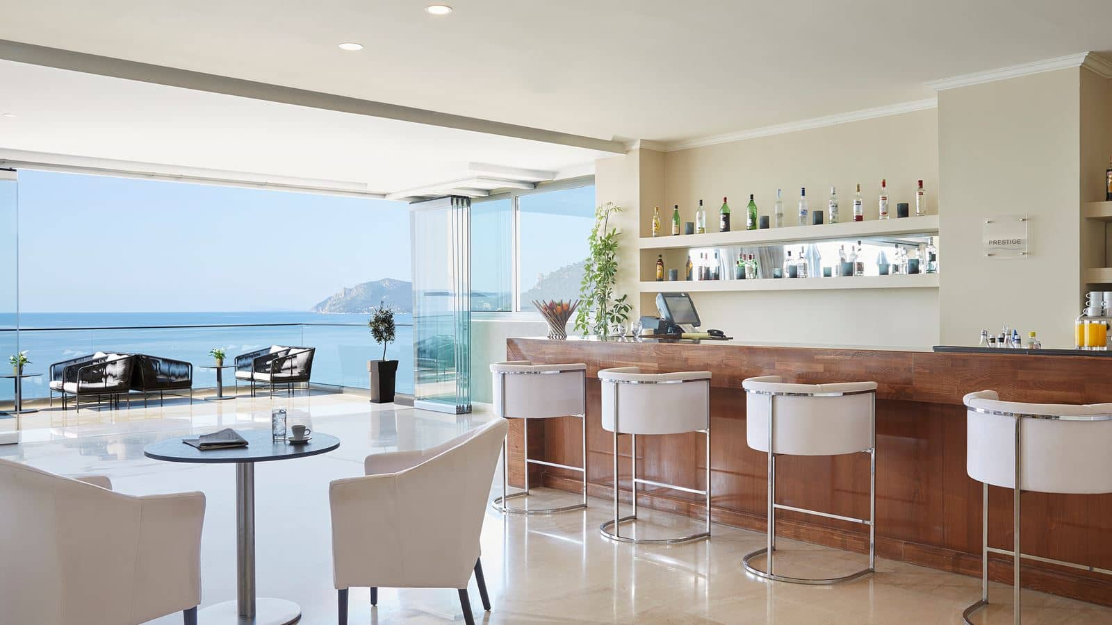 bars-prestige-lobby-bar