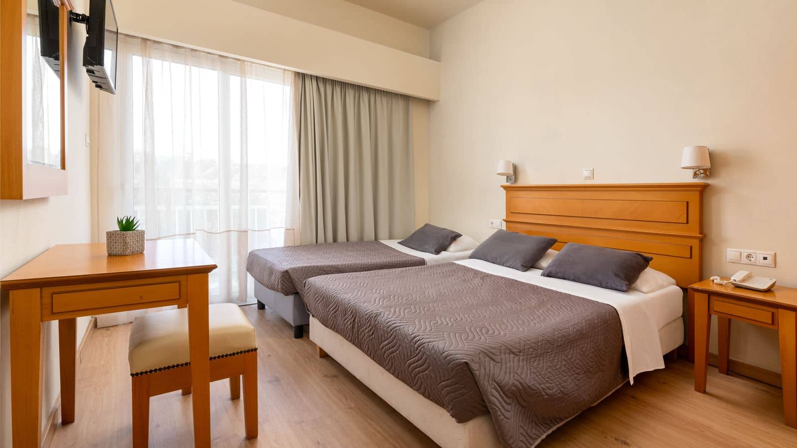 rooms-triple-room