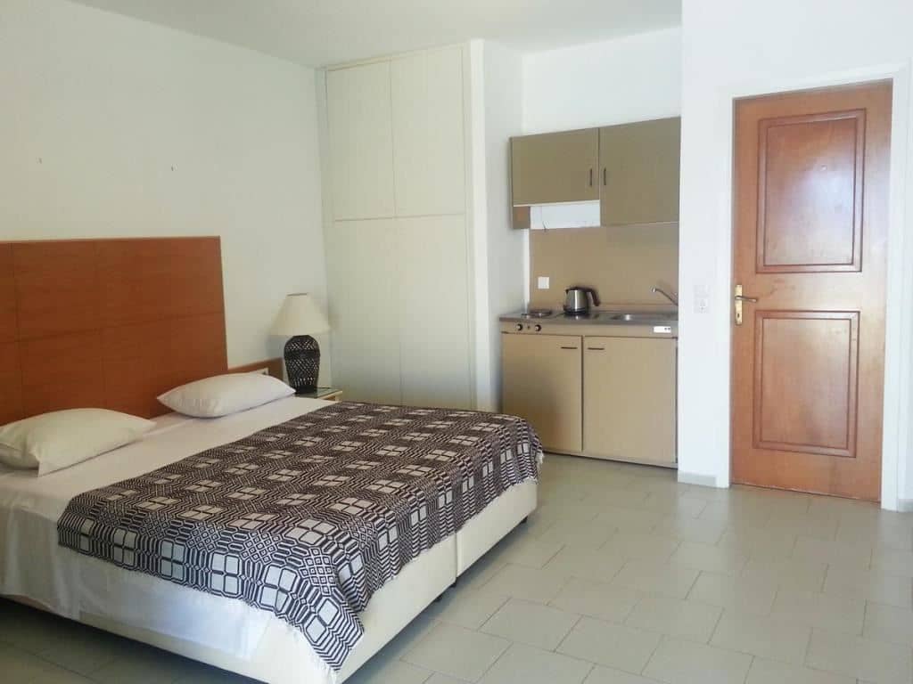 rooms-apartment-land-view