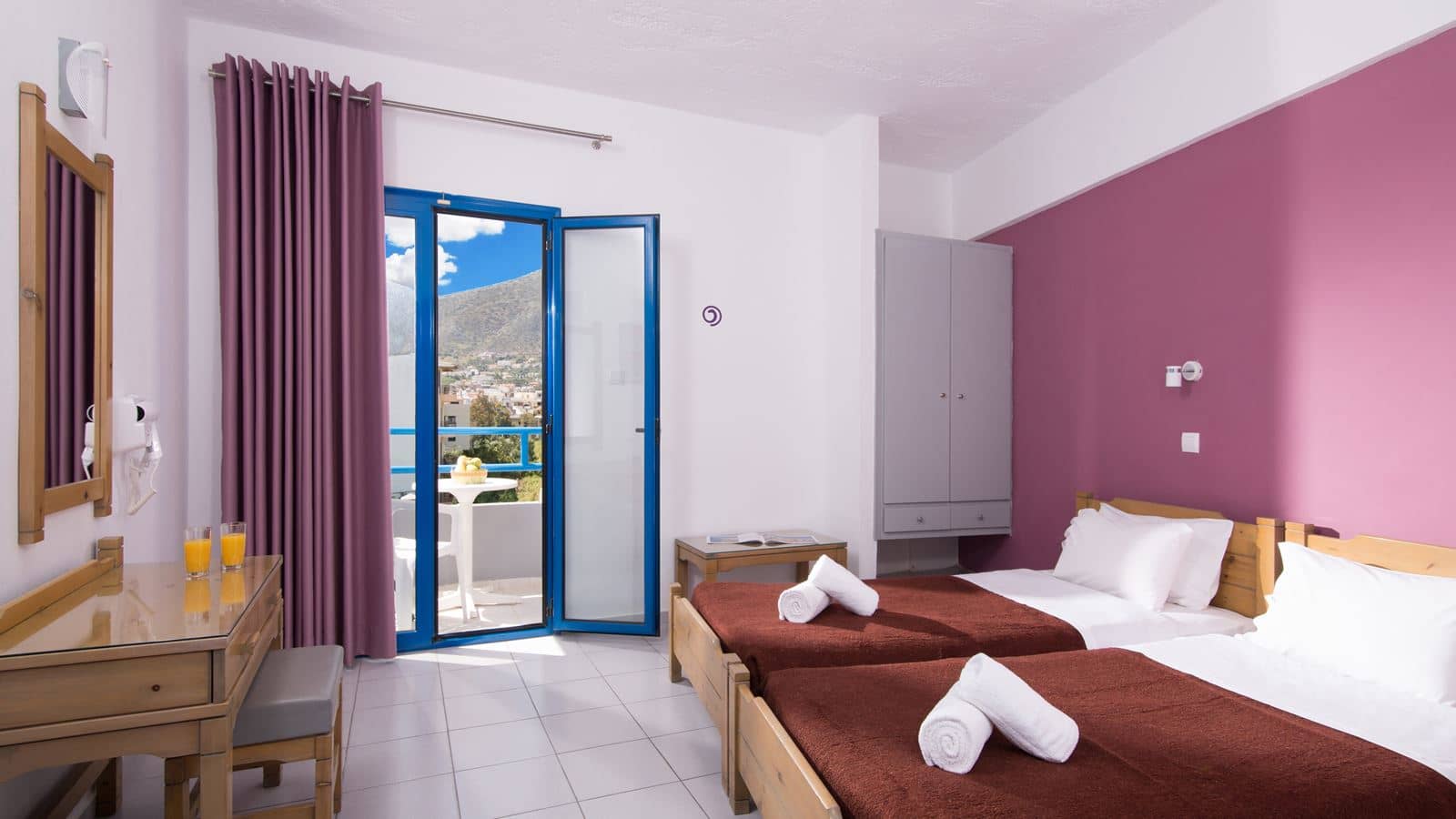 rooms-one-bedroom-apartment-with-mountain-view