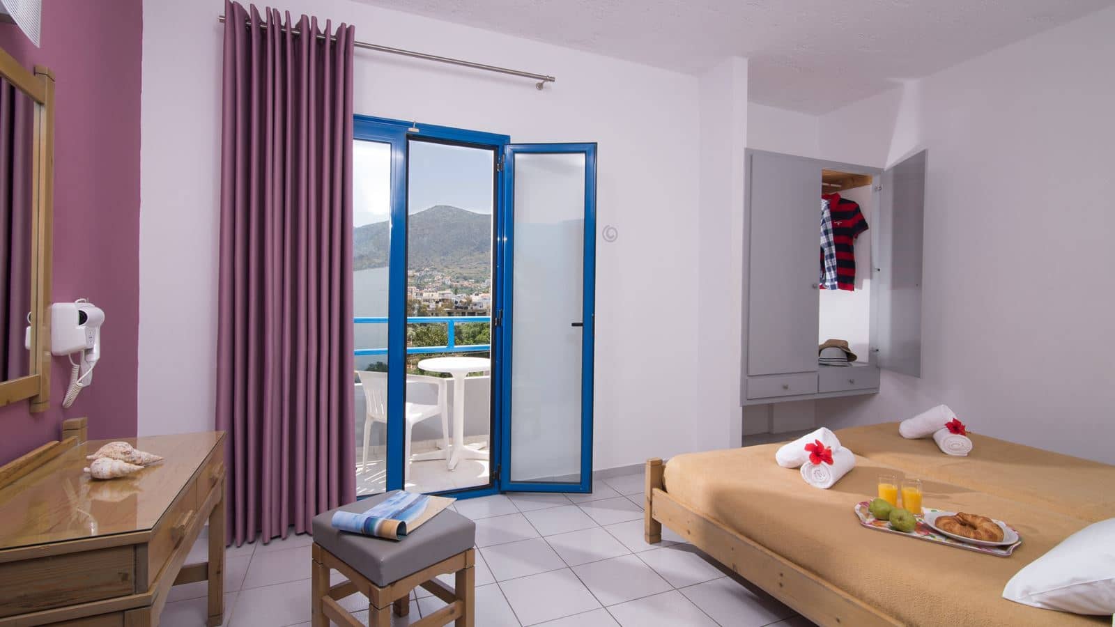 rooms-one-bedroom-apartment-with-mountain-view