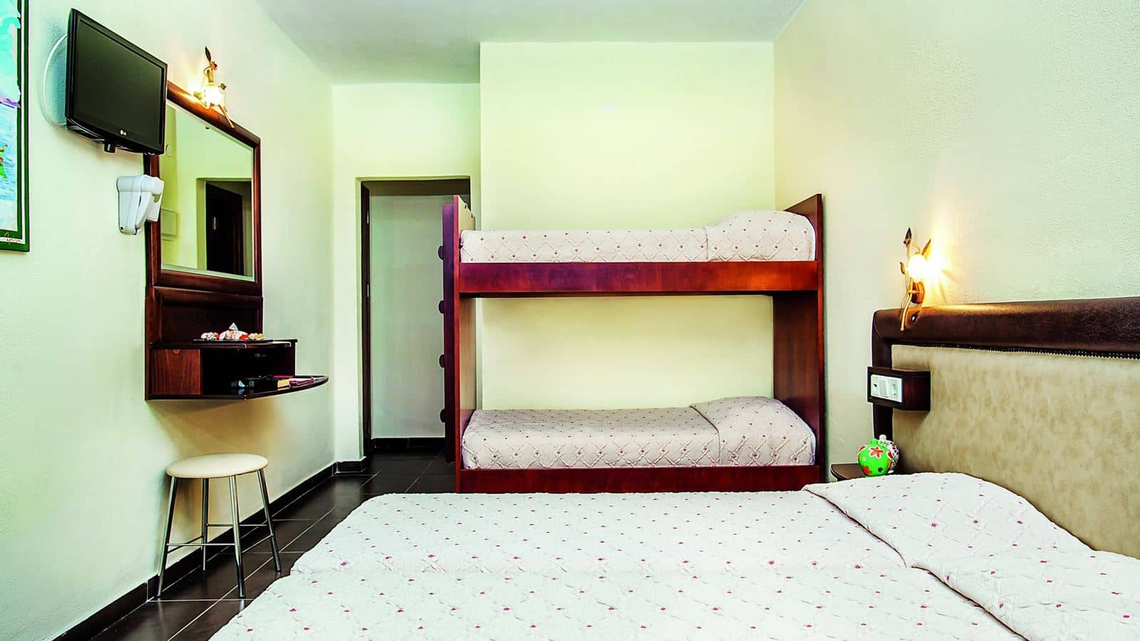 rooms-family-room