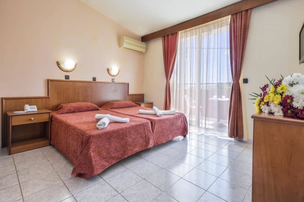 rooms-studio-triple-balcony