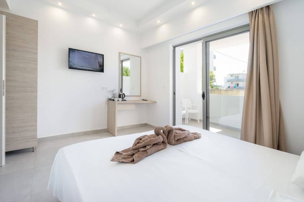 rooms-indoor-family-room-balcony-or--terrace