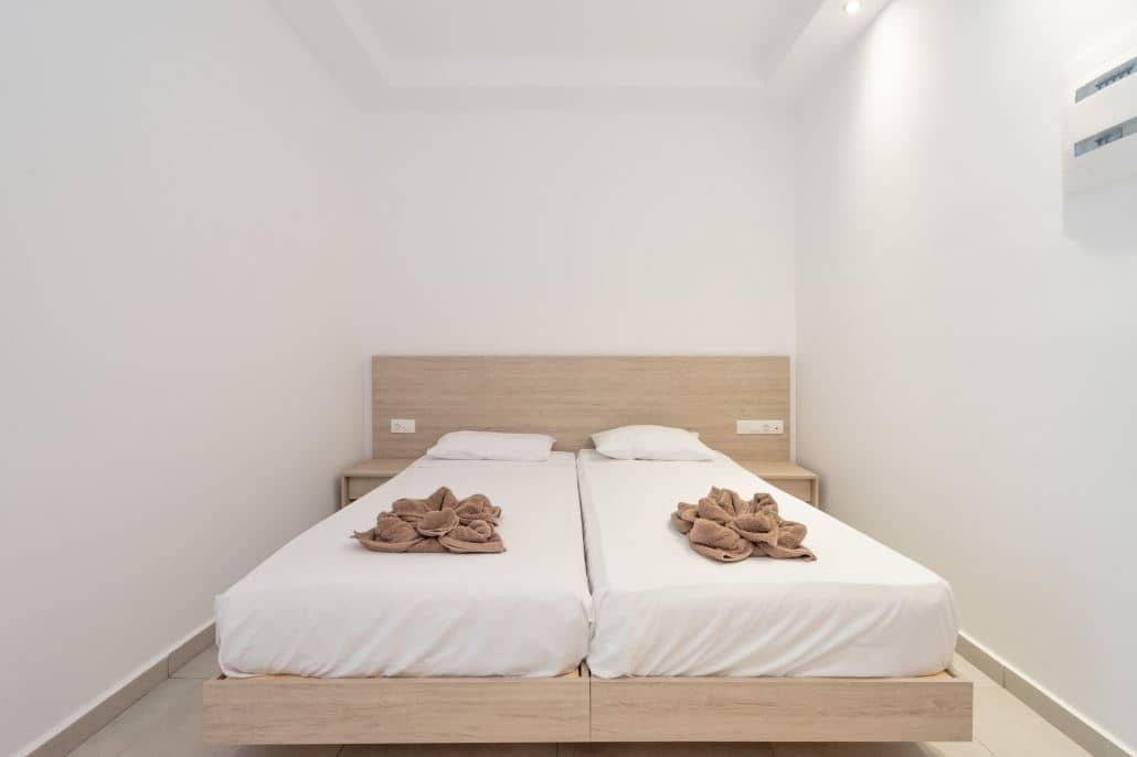 rooms-indoor-family-room-balcony-or--terrace
