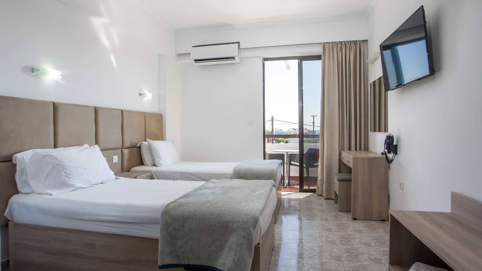 rooms-studio-garden-view-balcony