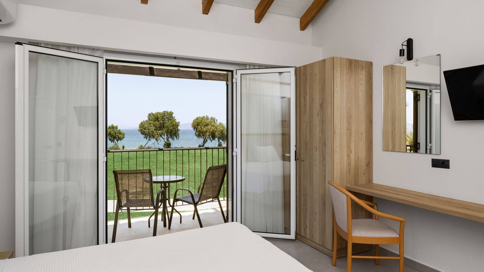 rooms-superior-side-sea-view