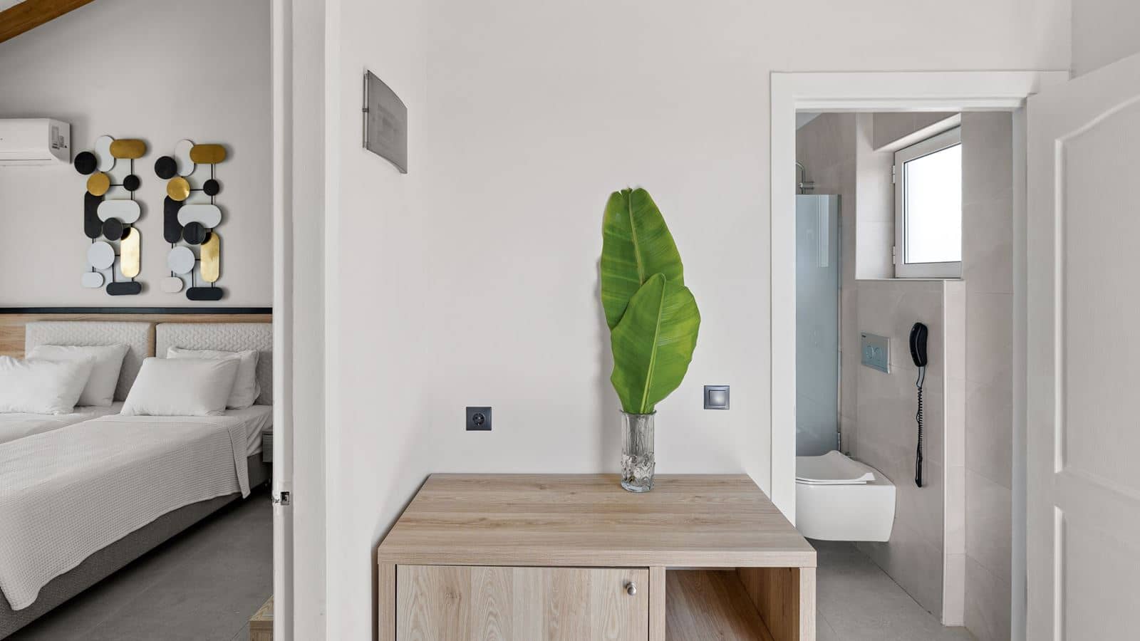rooms-family-suite-room-with-side-sea-view