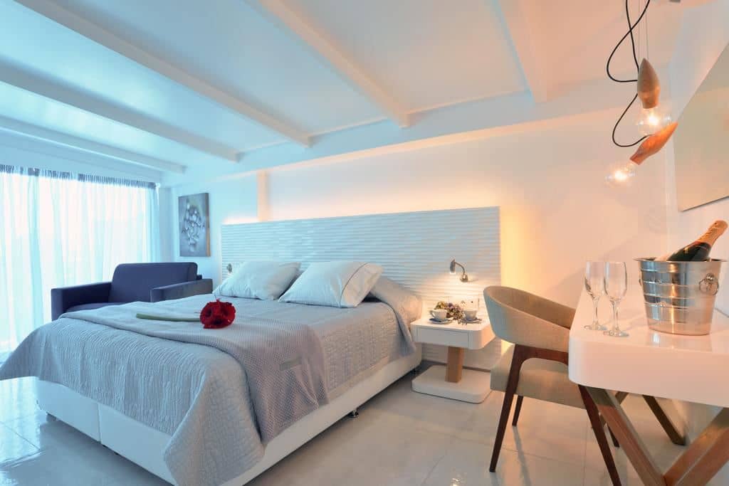 rooms-superior-design-double-room