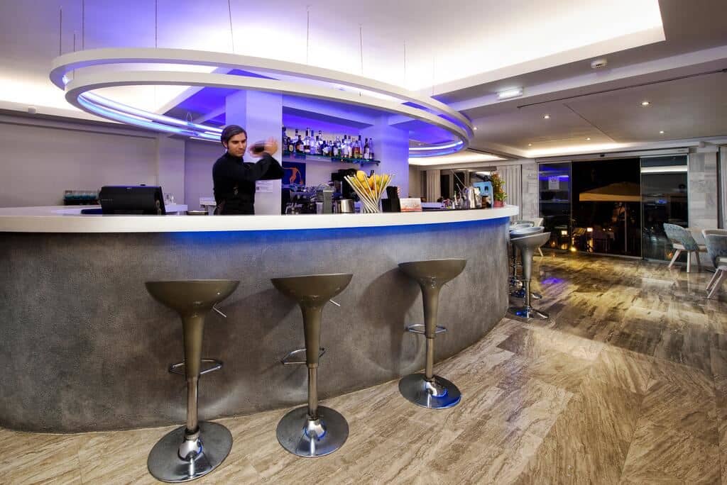 bars-main-bar