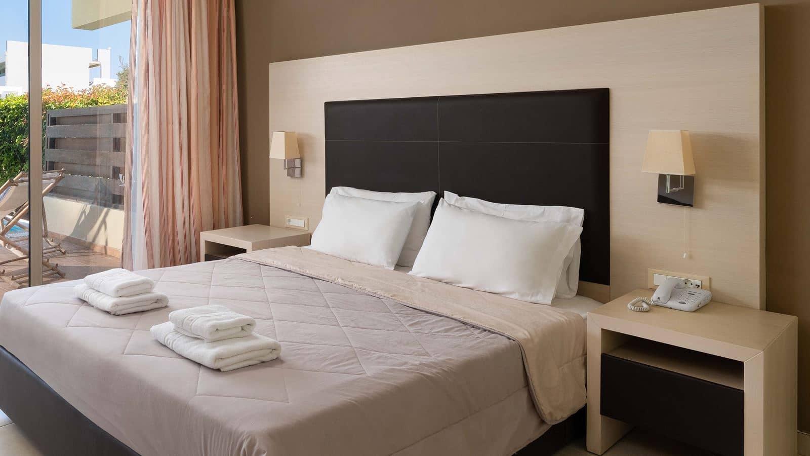 rooms-suite-with-jacuzzi
