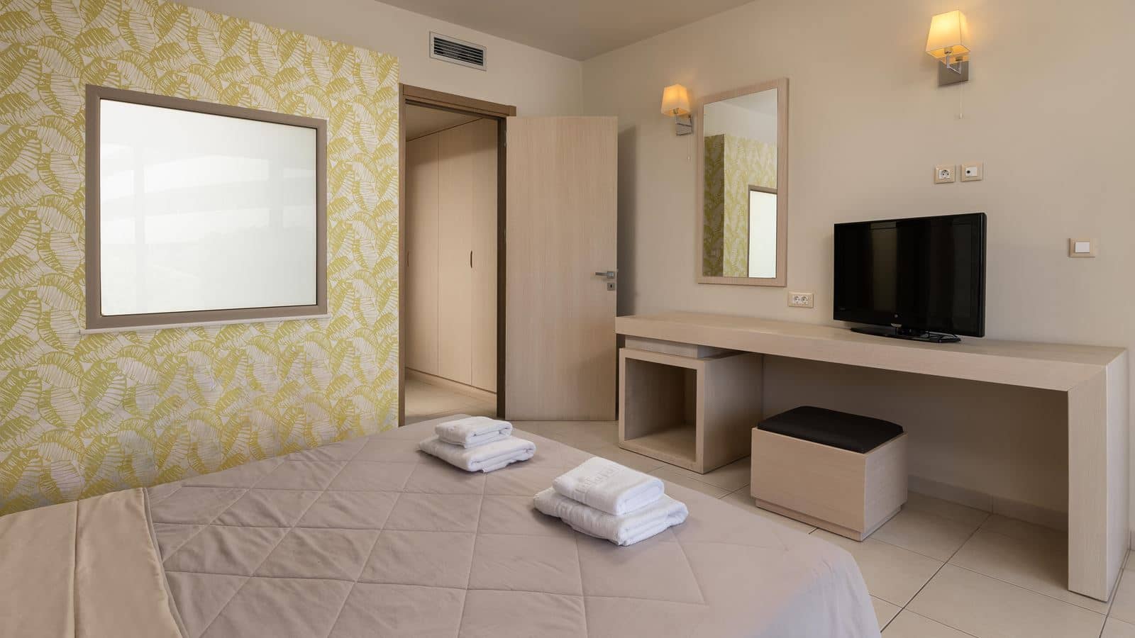 rooms-suite-with-jacuzzi