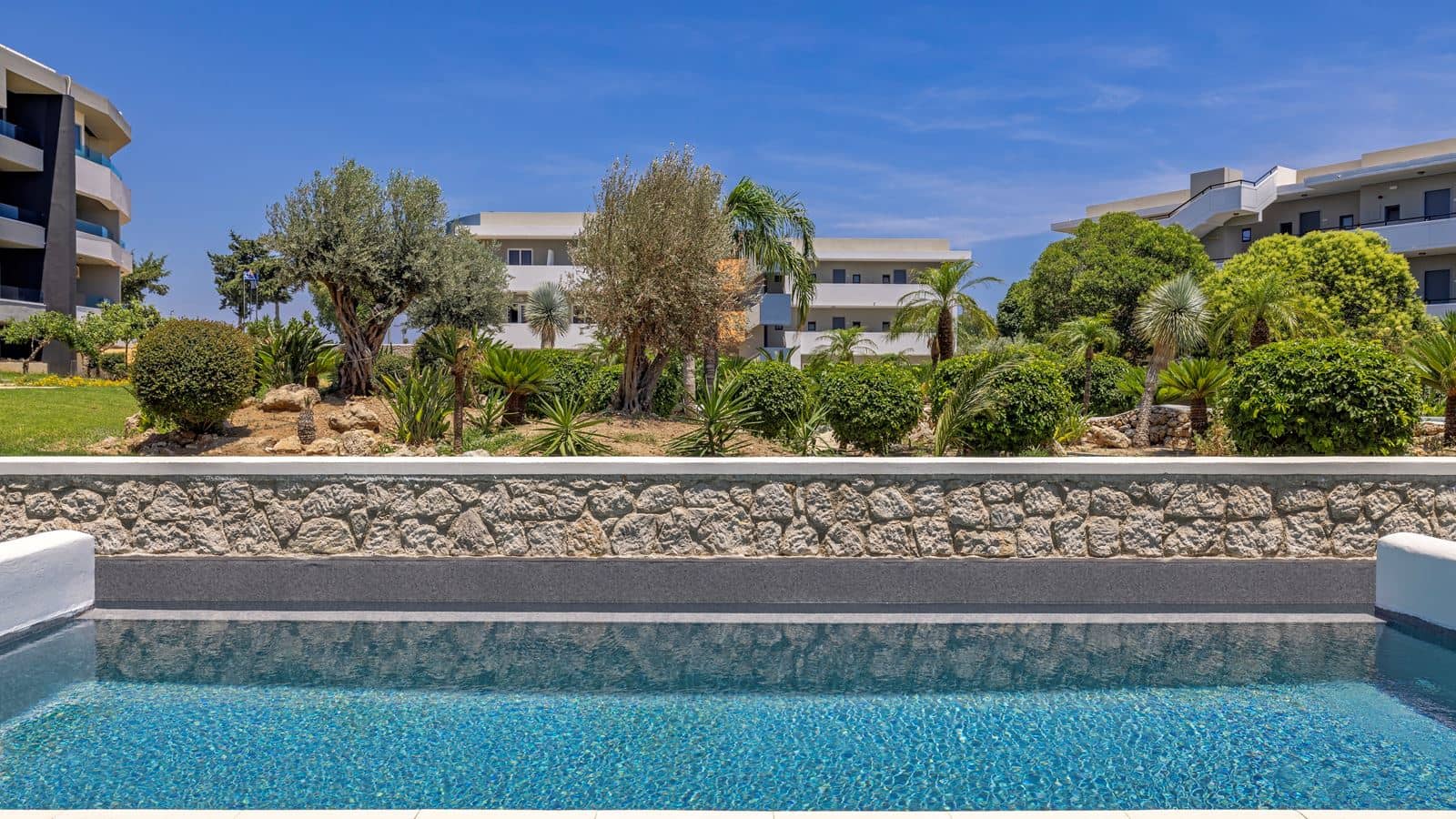 rooms-comfort-room-with-private-pool