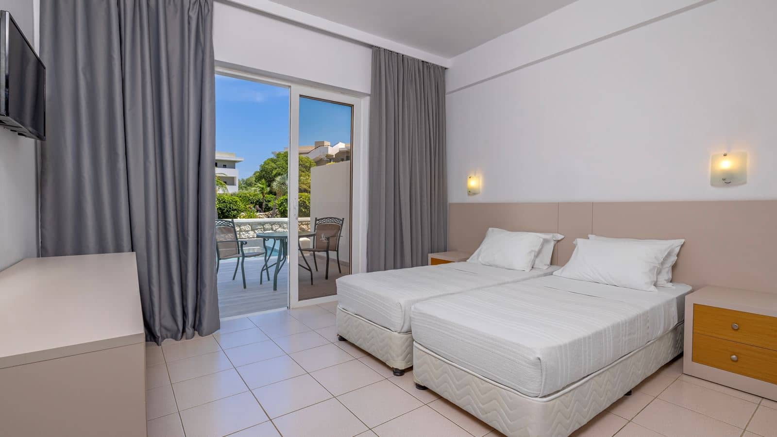 rooms-comfort-room-with-private-pool