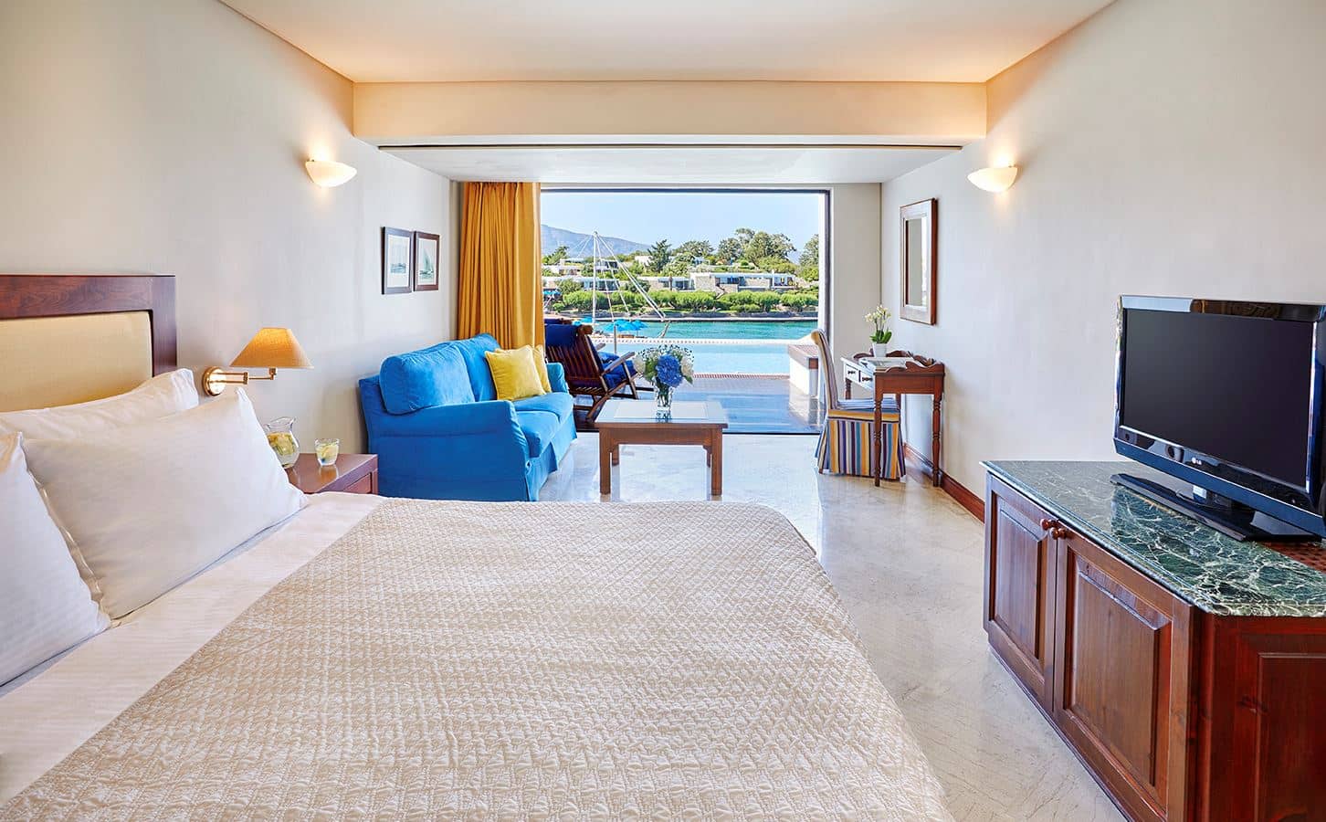 rooms-superior-bungalow-front-sea-view-sharing-a-pool