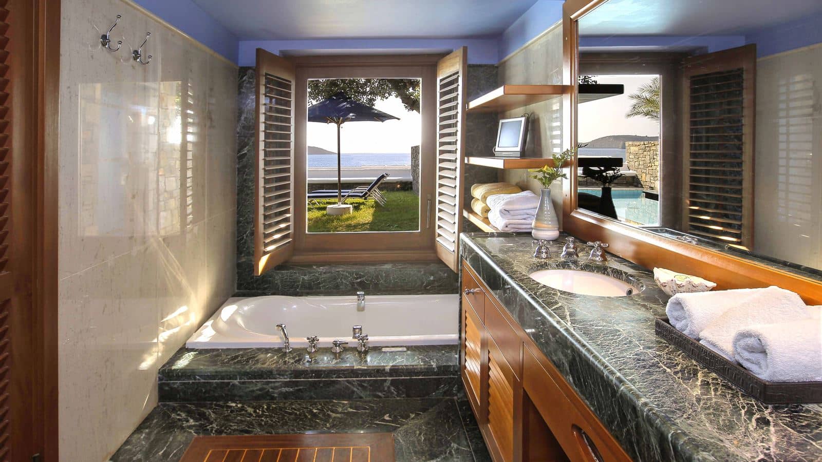 rooms-luxury-bungalow-sea-view-with-private-pool