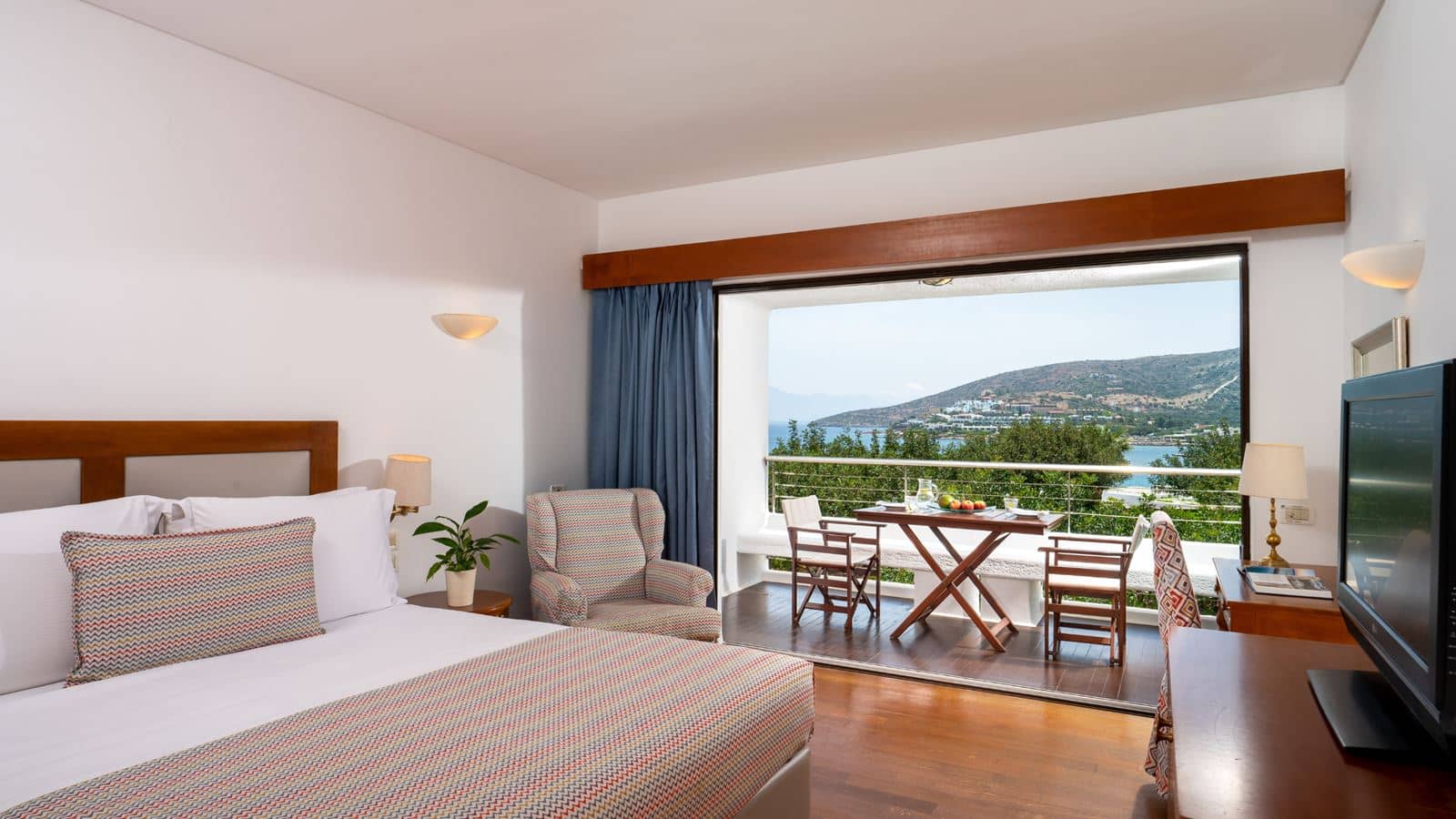 rooms-family-hotel-suite-sea-view