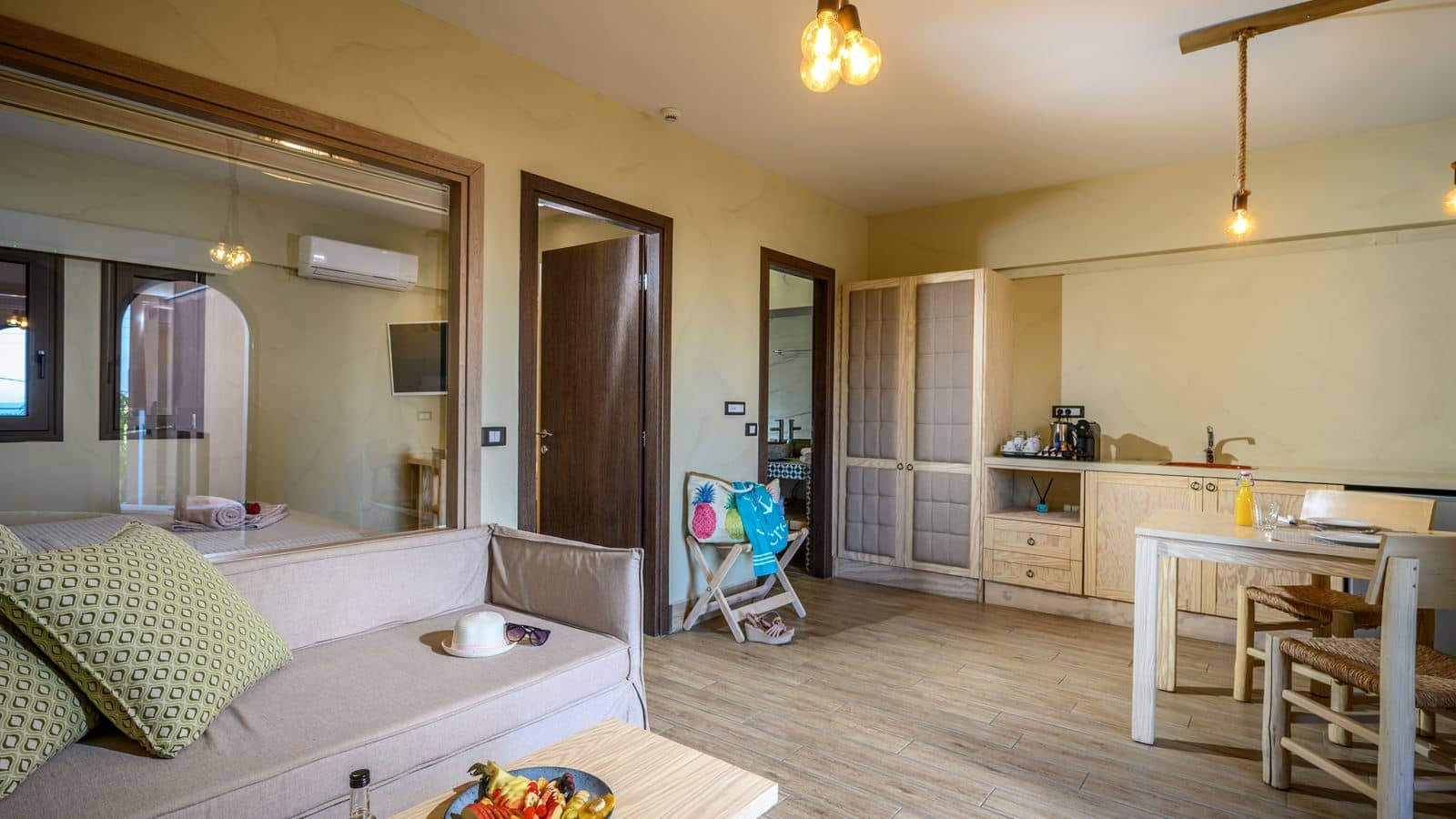 rooms-luxury-onebedroom-suite-inland-view