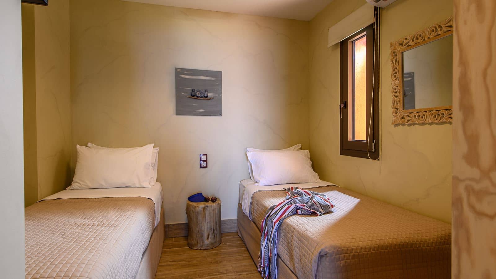 rooms-luxury-two-bedroom-suite-sea-view-outdoor-jacuzzi