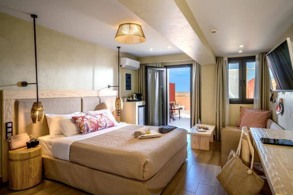 rooms-premium-room-sea-view-outdoor-jacuzzi