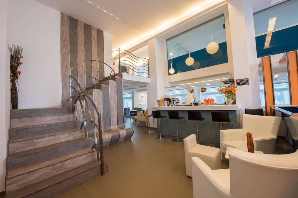 bars-main-bar