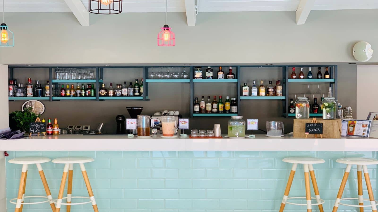 bars-agiazi-pool--snack-bar