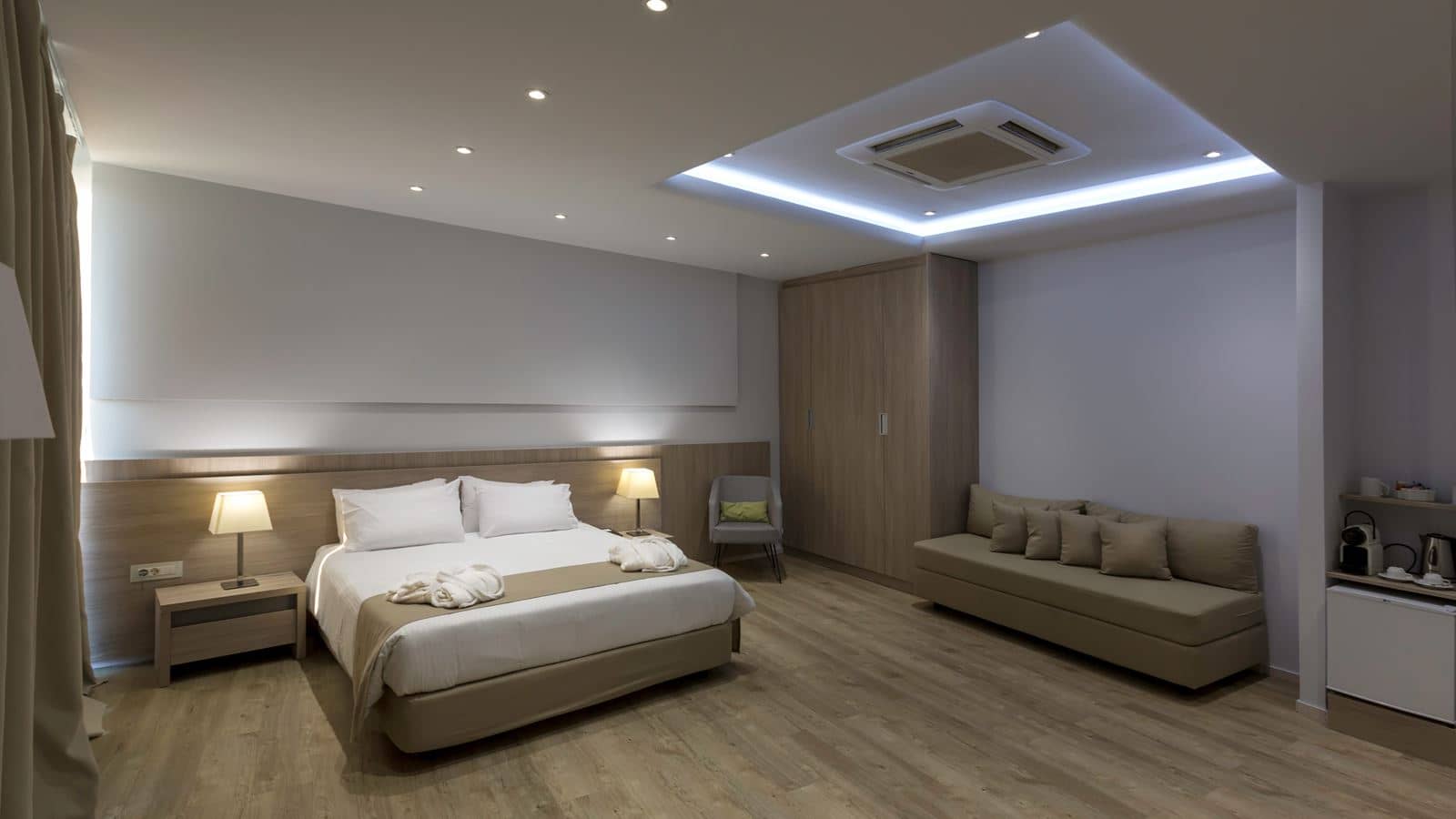 rooms-suite-1-bedroom-mountain-view-9th-floor