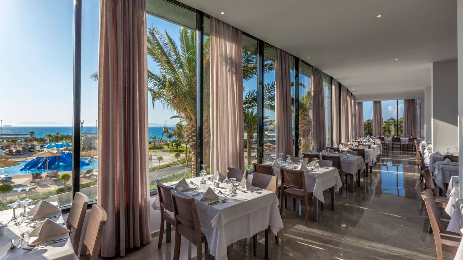 restaurants-epicurus-main-buffet-restaurant